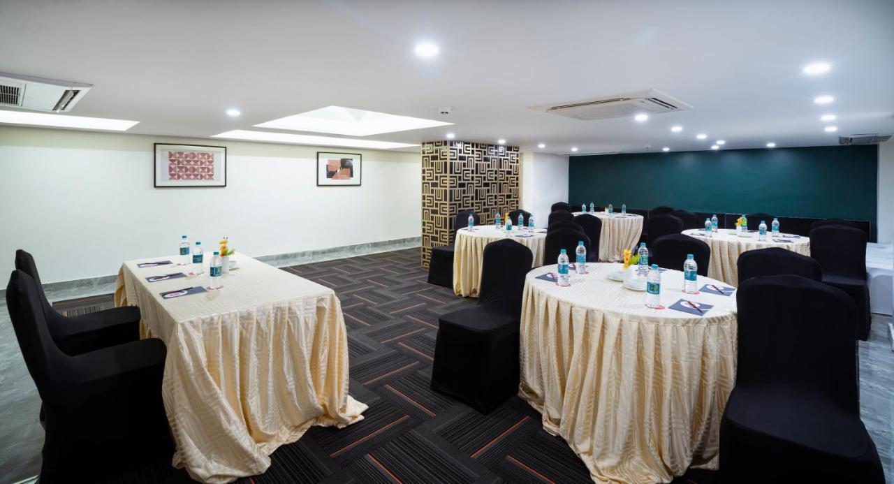 Spree Hotel Kriday Dehradun Exteriör bild